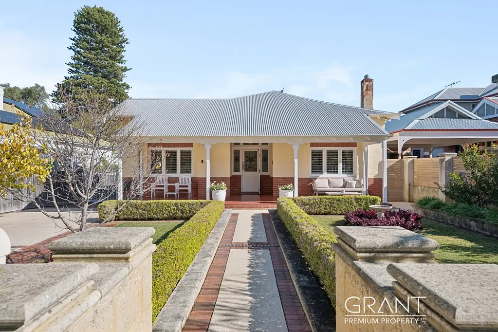 East Fremantle 3房  Timeless Character. Contemporary Living. Endless Possibilities.