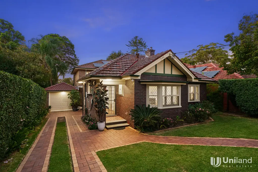 Spacious 6-Bedroom Family Home in Prime Epping Location