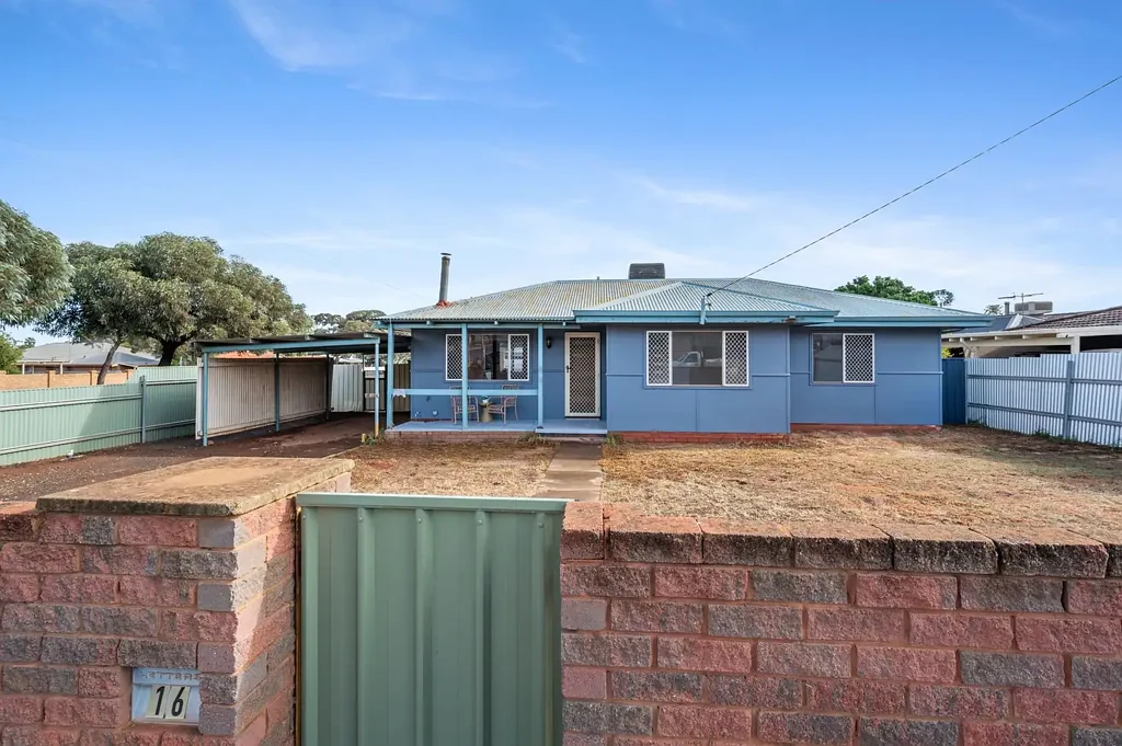 Hannans 3房  Stylishly Renovated Home with Pool from $399,000!!