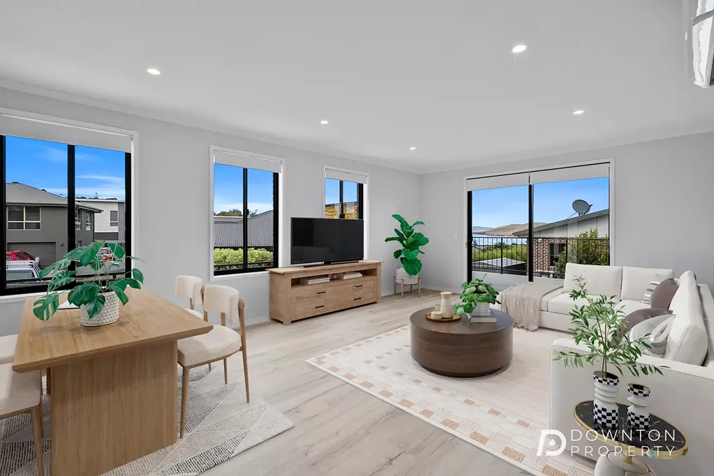 Oakdowns 3 Bedroom Contemporary Living with Quality Finishes, Stunning Views & Priced to Sell!
