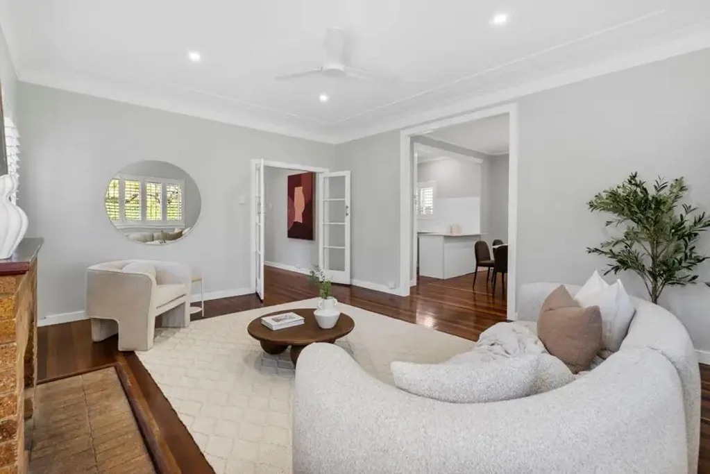 Holland Park 4房 优质街道上的翻新双砖住宅 Renovated Double-Brick Home in a Premier Street
