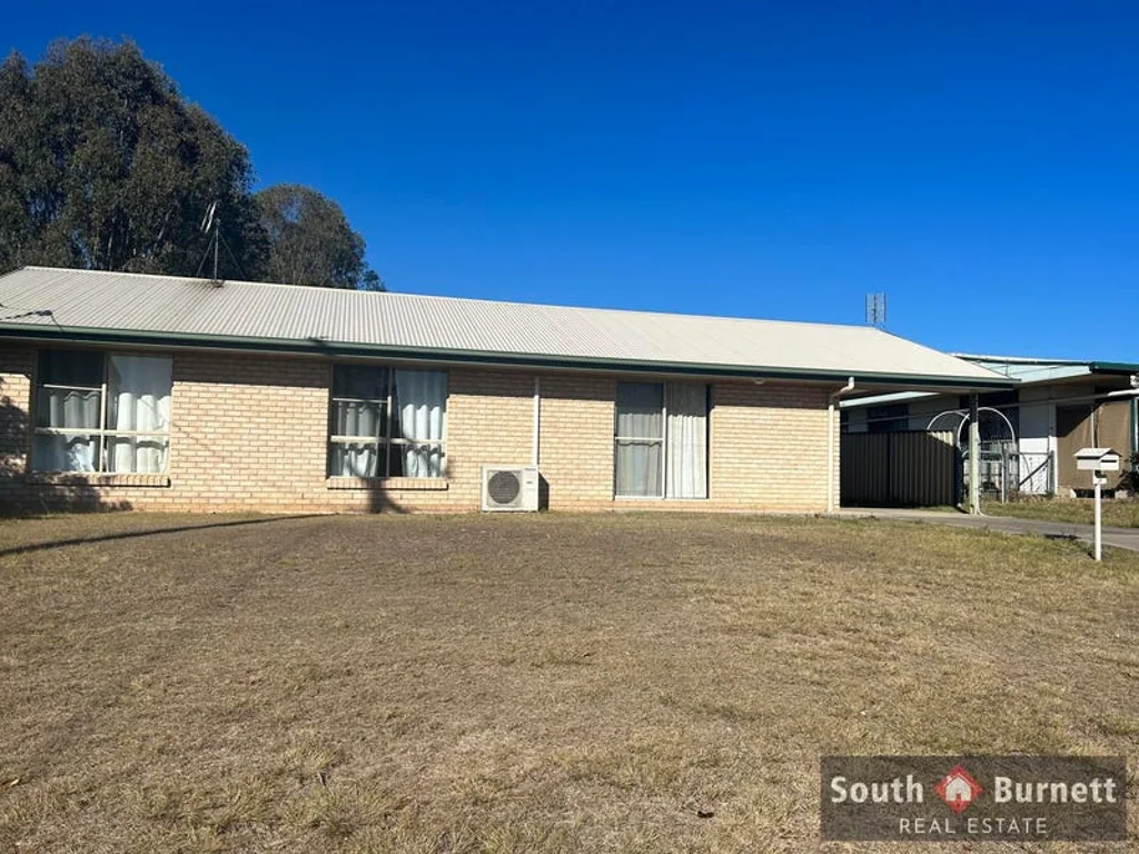 3 Deakin Crescent, Nanango, QLD 4615