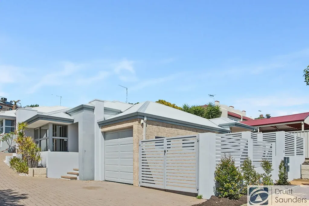 Modern Villa
HOME OPEN SATURDAY 15 AUGUST AT 9.45AM SHARP!