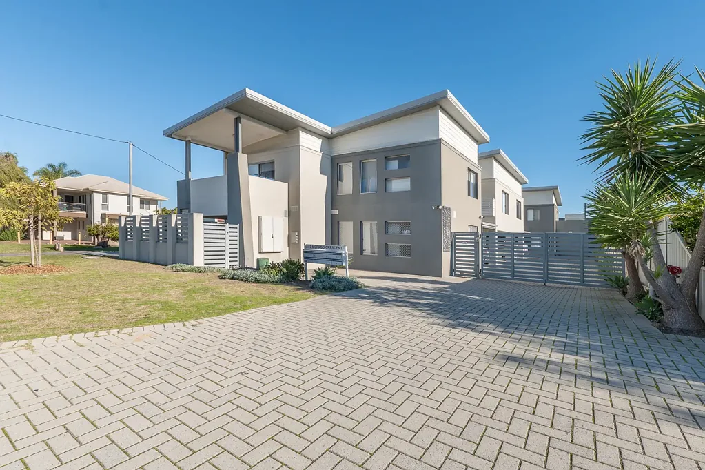 Modern Apartment in Prime Cloverdale Location