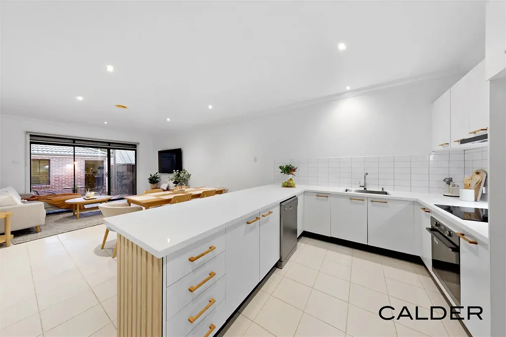 Cairnlea 3غرفة نوم Finesse Finishes Throughout - Free of Owners (Body) Corporate