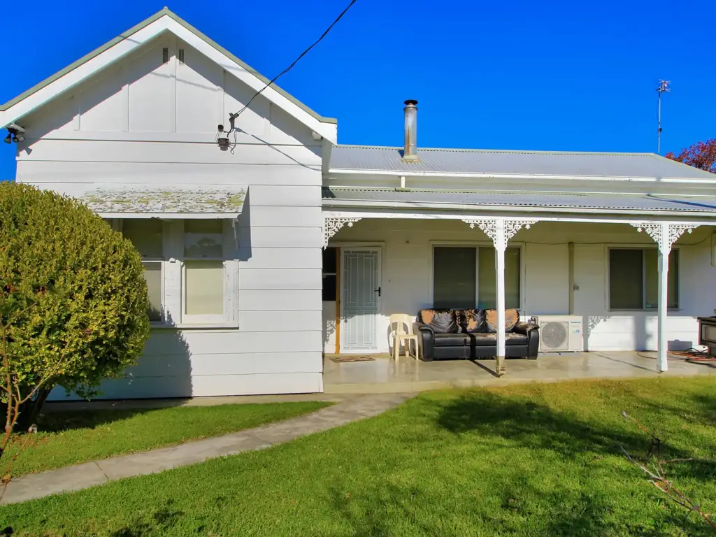 Bairnsdale 3 Bedroom CHARACTER HOME WITH POTENTIAL