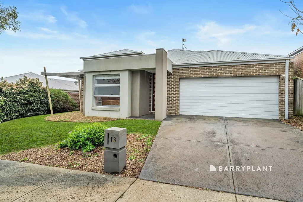Modern 4 bed in the Waterford Estate