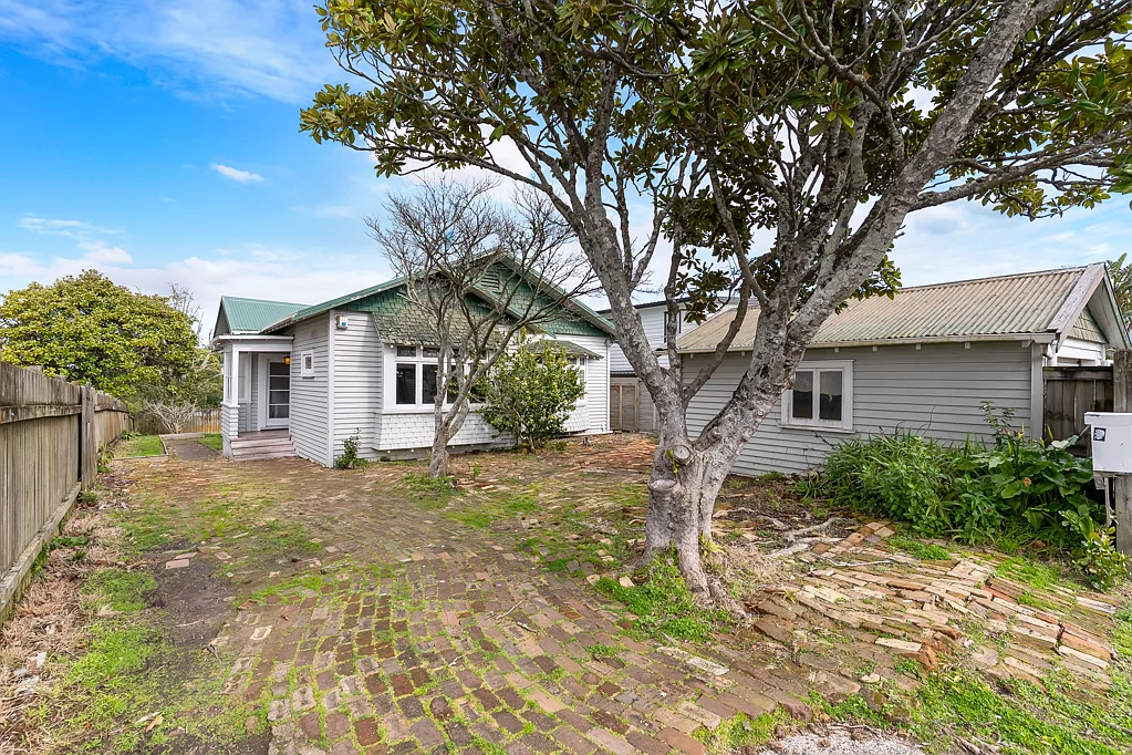 Grey Lynn 5房 905m²大地，经典加州风格住宅，学区优越，生活配套完善，靠近Eden Park和高尔夫球场！ What Would You Do?