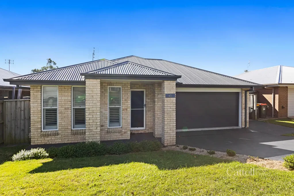 Modern Family Living in Gillieston Heights