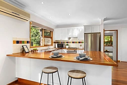 127 Governors Drive, Lapstone