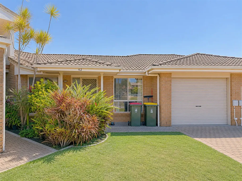 Sunnybank Hills 3Phòng ngủ Rare Single-Level Townhouse- Walk to Sunnybank Hills State School, Open Outlook & Large Backyard