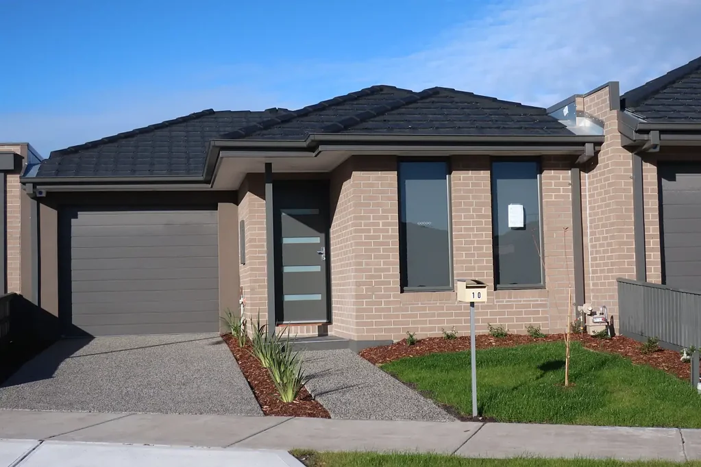 Modern Unit in Convenient Location