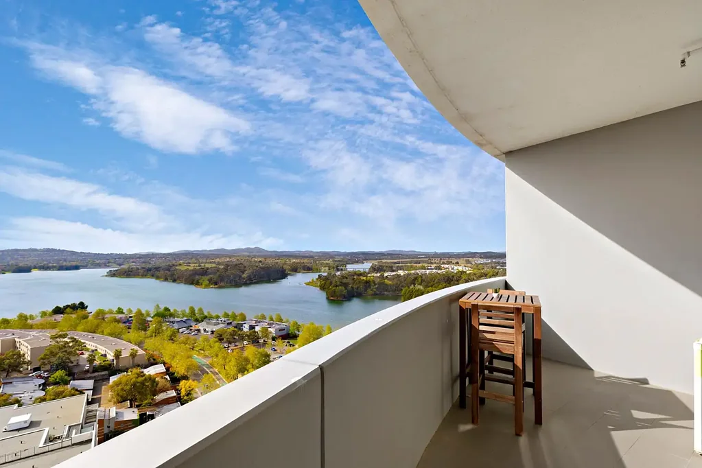 Belconnen 1 Bedroom Elevated Living with Panoramic Views