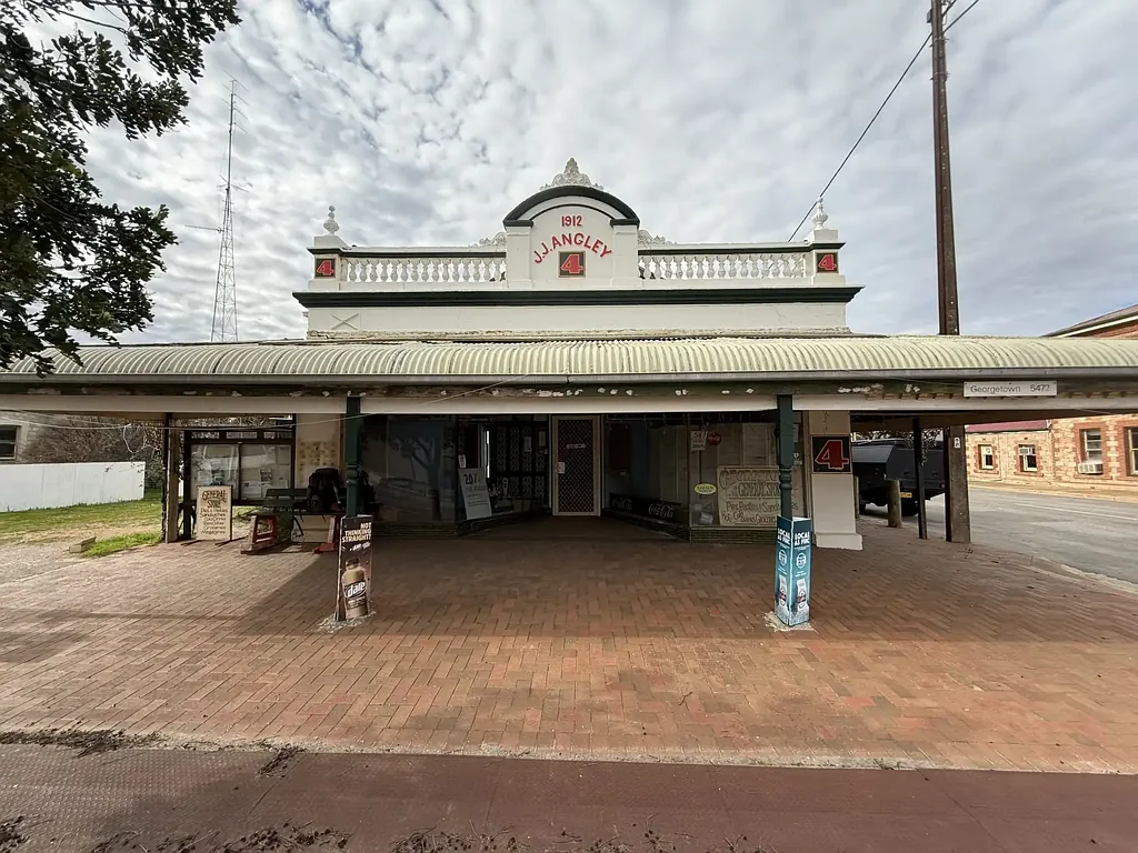 Georgetown 4ਬੈੱਡਰੂਮ FOR SALE – Georgetown General Store and 4-Bedroom Home on 4035m²