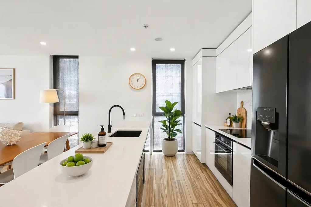 Broadbeach 2房  Coastal Living with exceptional Investment Appeal-designed for owner-Occupiers and investors alike in the Heart of Broadbeach
