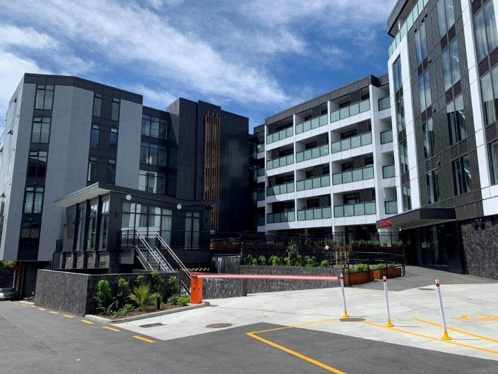 Modern Near New 1 Bedroom Apartment In Prime L...
