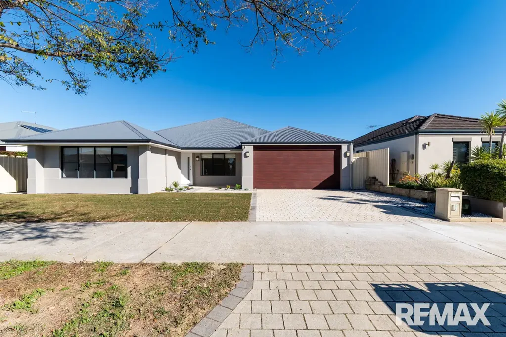Stunning 5bed 3bath Renovated Masterpiece!