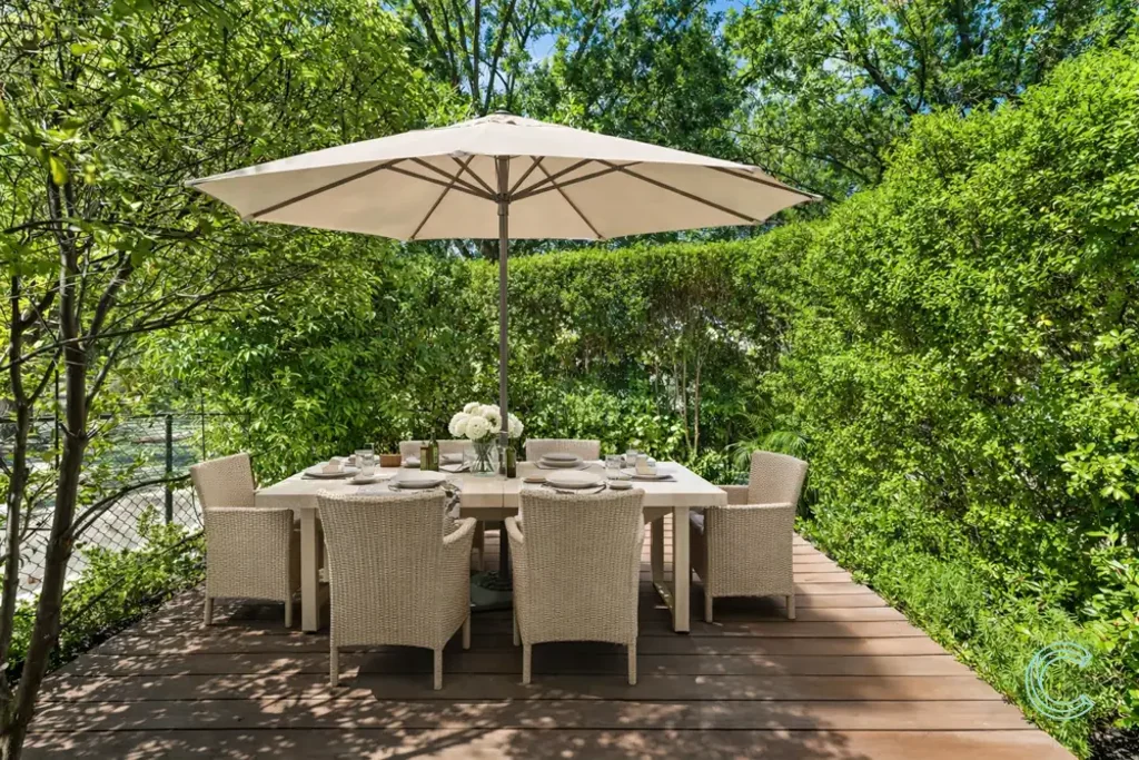 Turner 1Habitaciones 43m² Private Courtyard | Boutique Complex of 12 | Walk to Light Rail