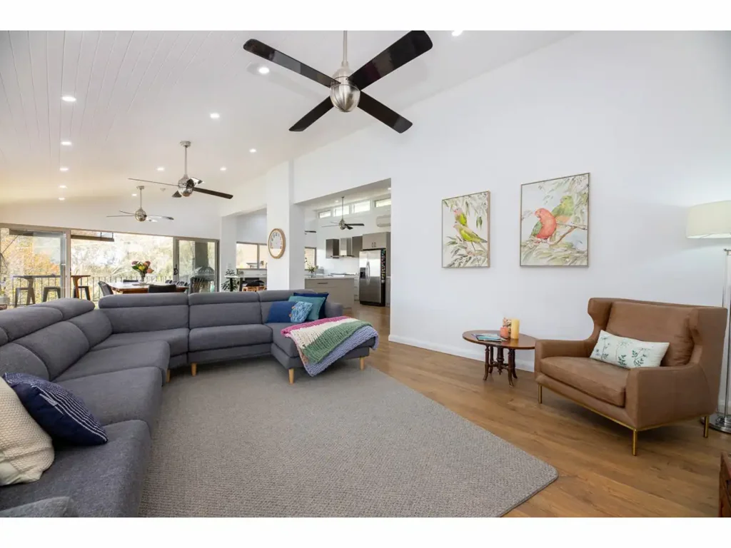 Glenroy 5房  SPACE, STYLE & STUNNING NORTHERN VIEWS