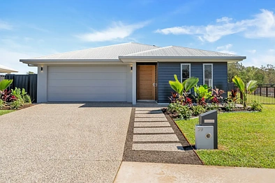 Mareeba 4Moenga Luxury Family Living with Designer Finishes Throughout