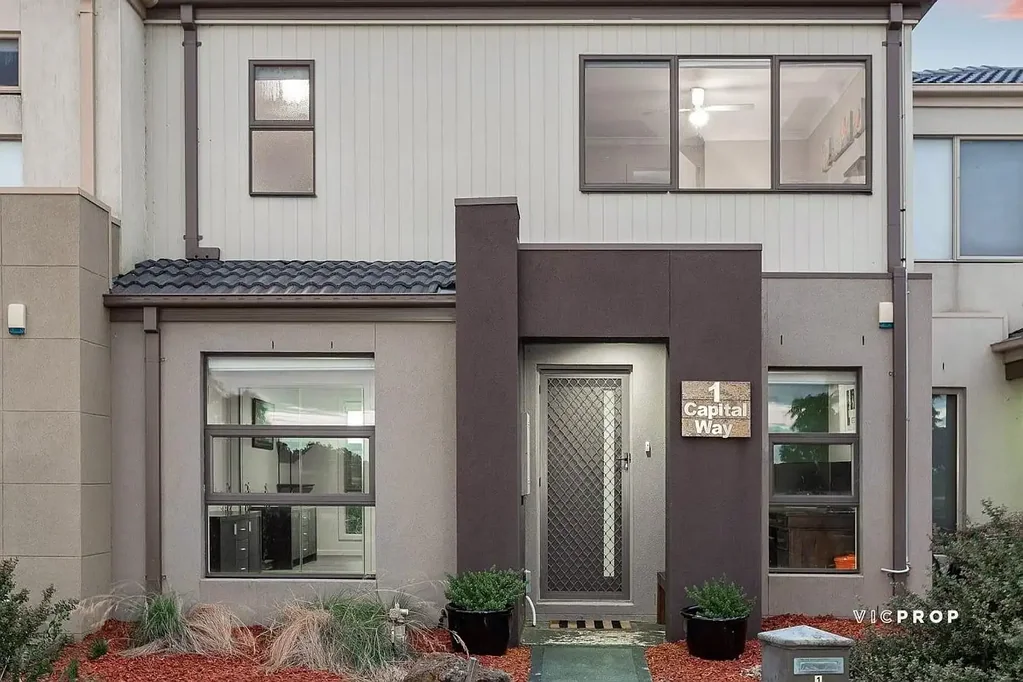 Modern Family Living in Alamanda Prime Location