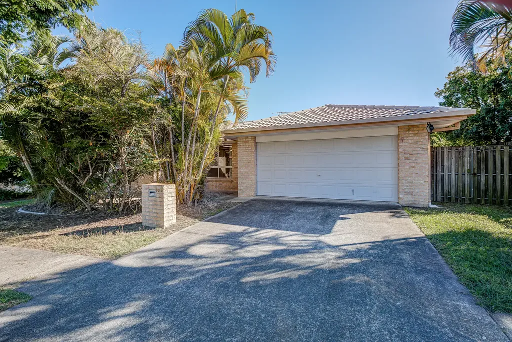 Well positioned family home, Close to shops and schools