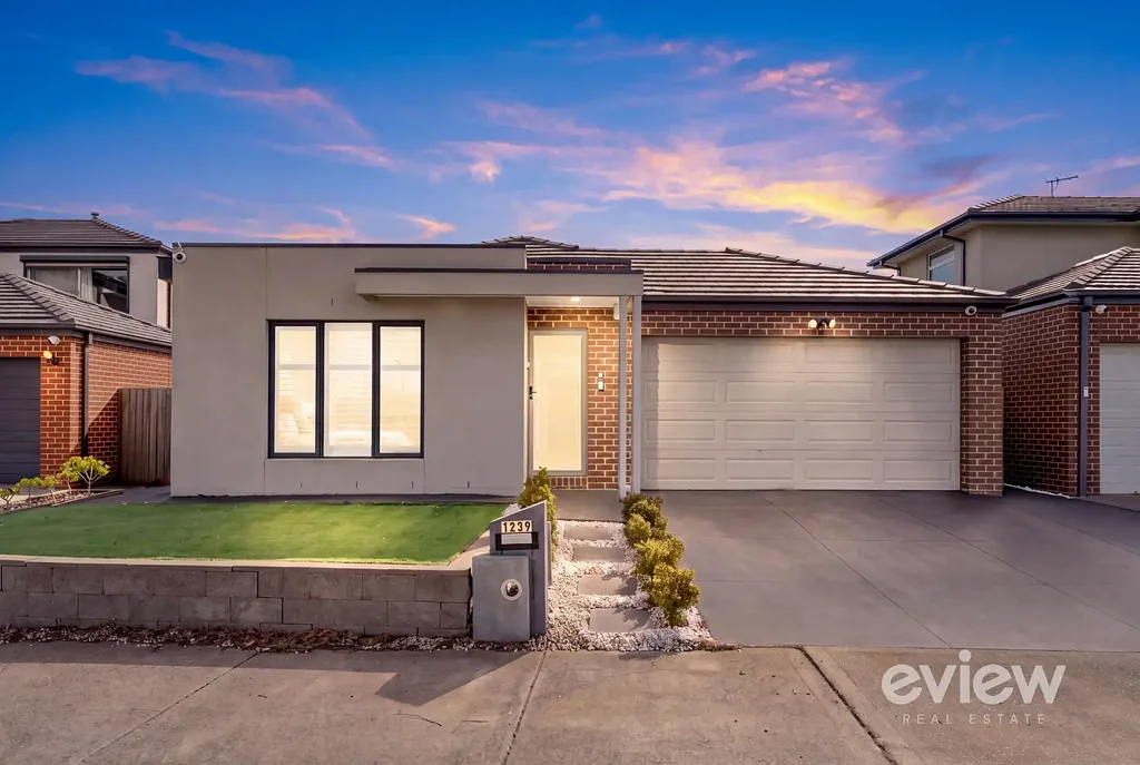 Manor Lakes 5Moenga Very Rare Young 5 Bedroom Home With The Perfect Location