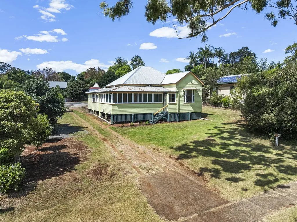 Spacious Home in unltra convenient Centenary Heights location