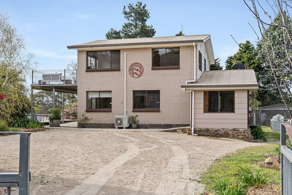 Deviot 4कमरा Spacious riverfront retreat on a double block in the heart of the Tamar Valley wine route