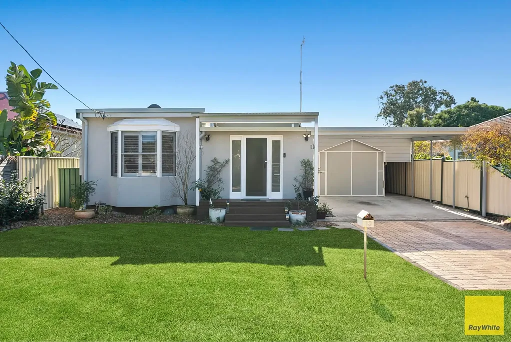Woy Woy 4房  Beautifully Updated Family Home on a Level Block