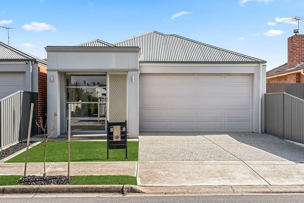 Findon 3房  Gleaming Modern Haven in the Heart of Adelaide's Thriving West.