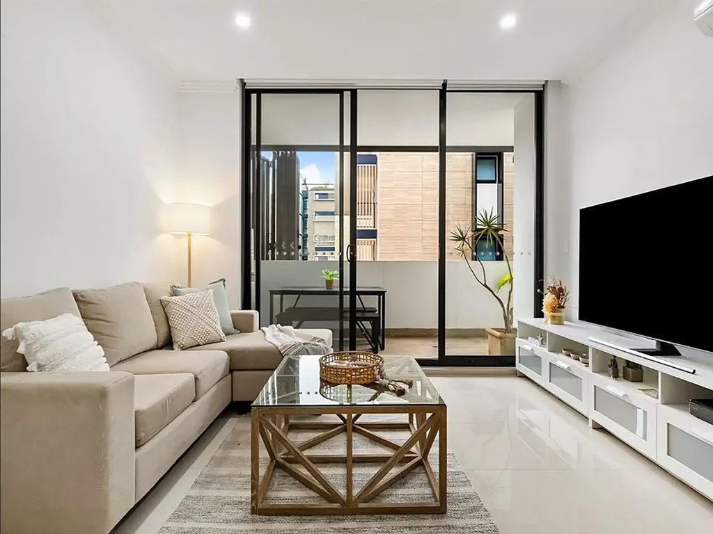 Stylish & Convenient Living in the Heart of Engadine
