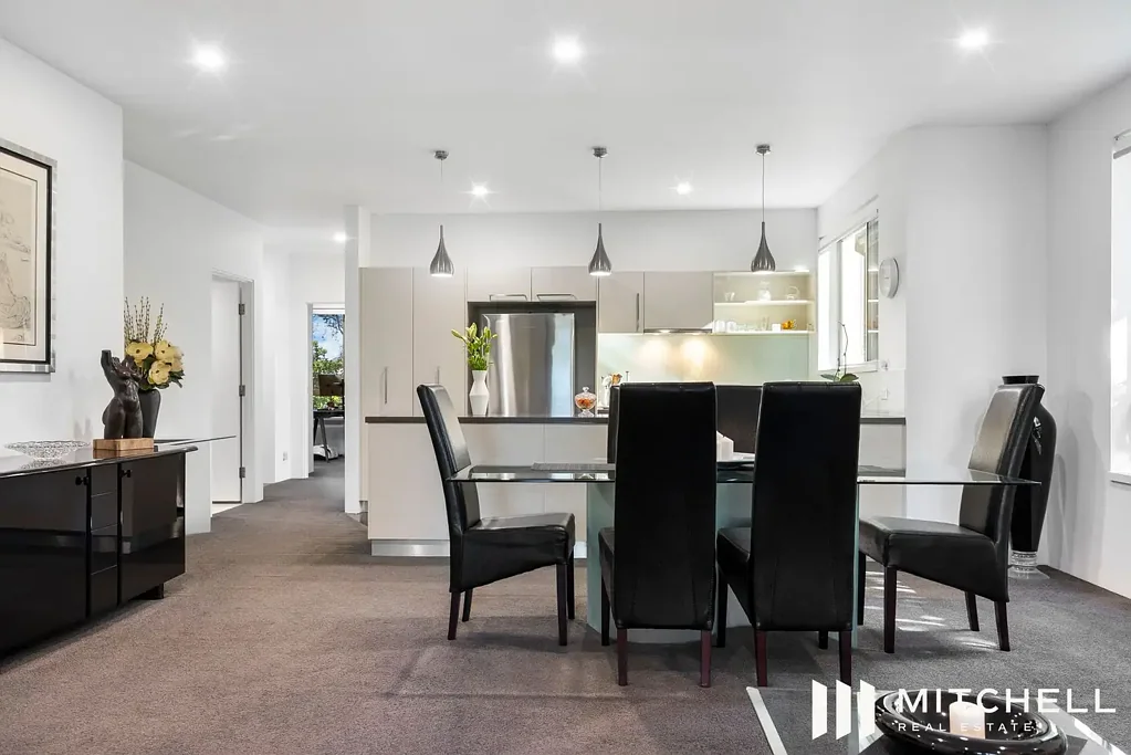 Hope Island 3chambre Elegant Ground Floor Garden Apartment in Sought-After Ilanah Aqua