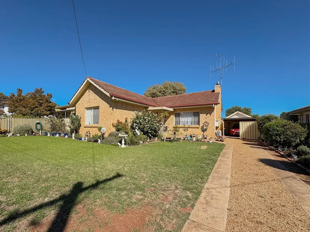 102 Shadforth Street, Kerang, VIC 3579
