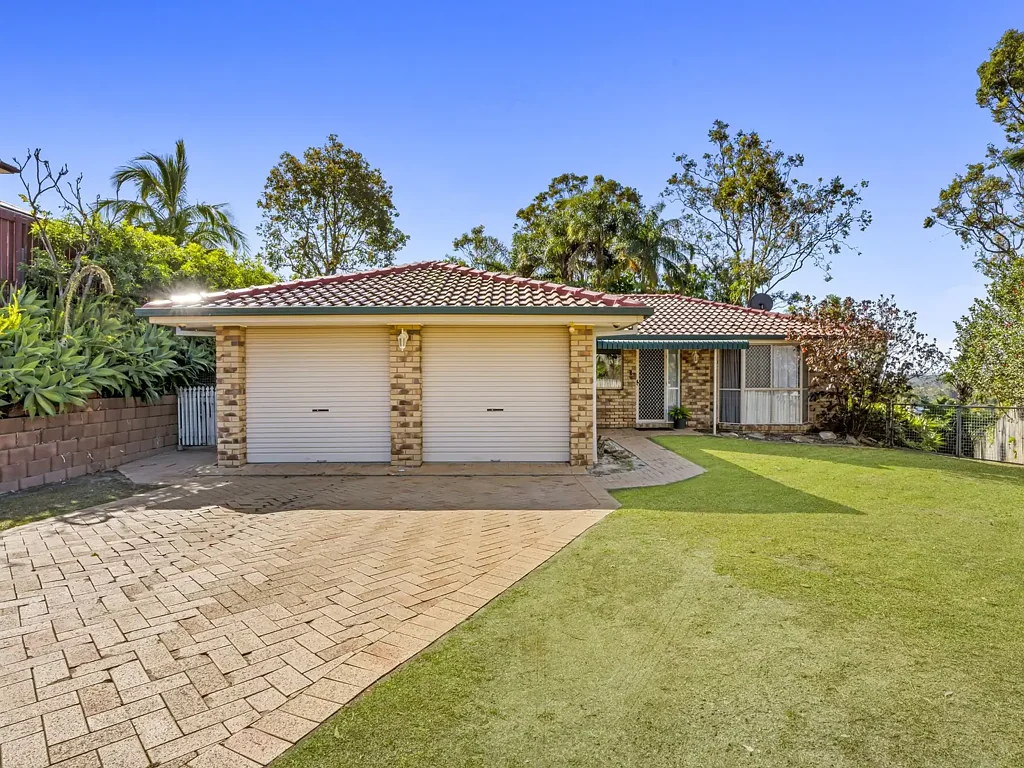 4 BEDROOM FAMILY HOME IN QUIET STREET