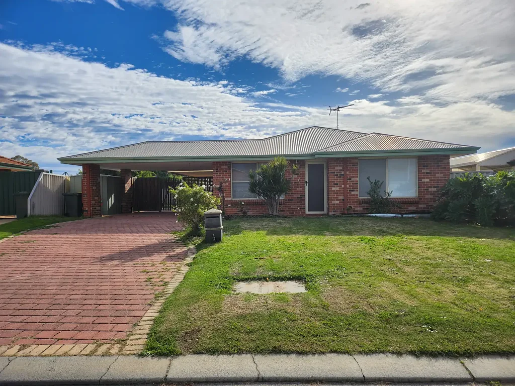 STUNNING, SPACIOUS HOME! IDEAL LOCATION!
