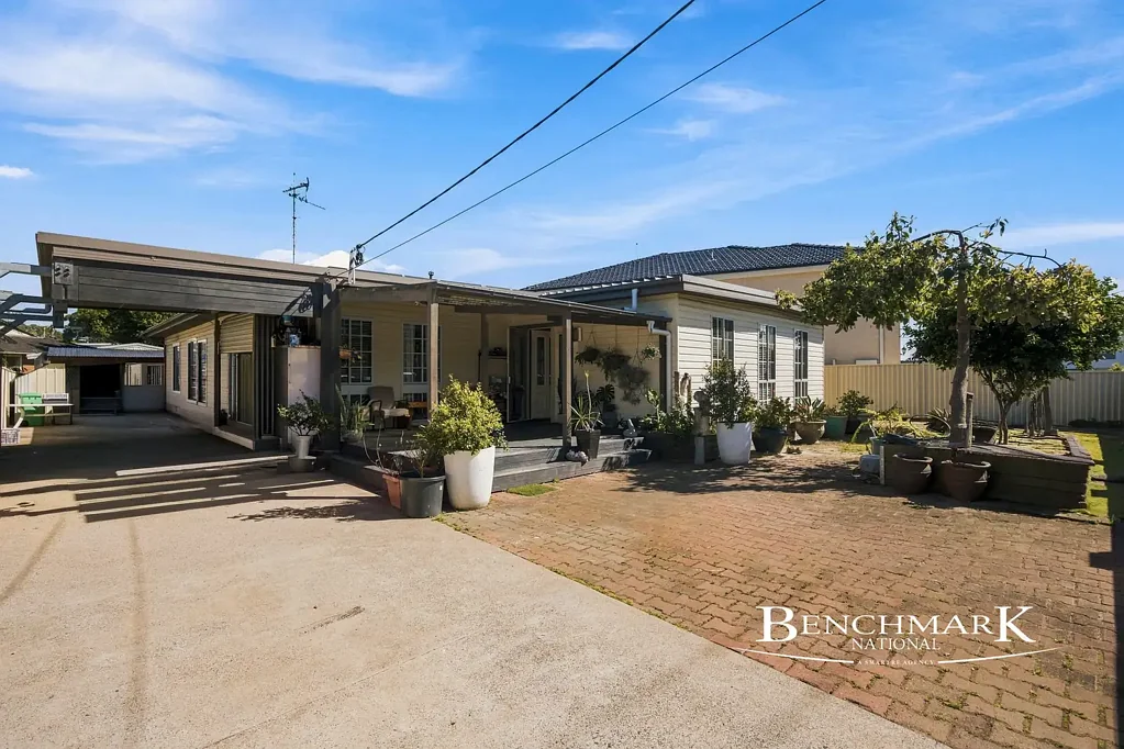 Holsworthy 4Zimmer Wide Frontage, Quiet Location & Plenty of Potential