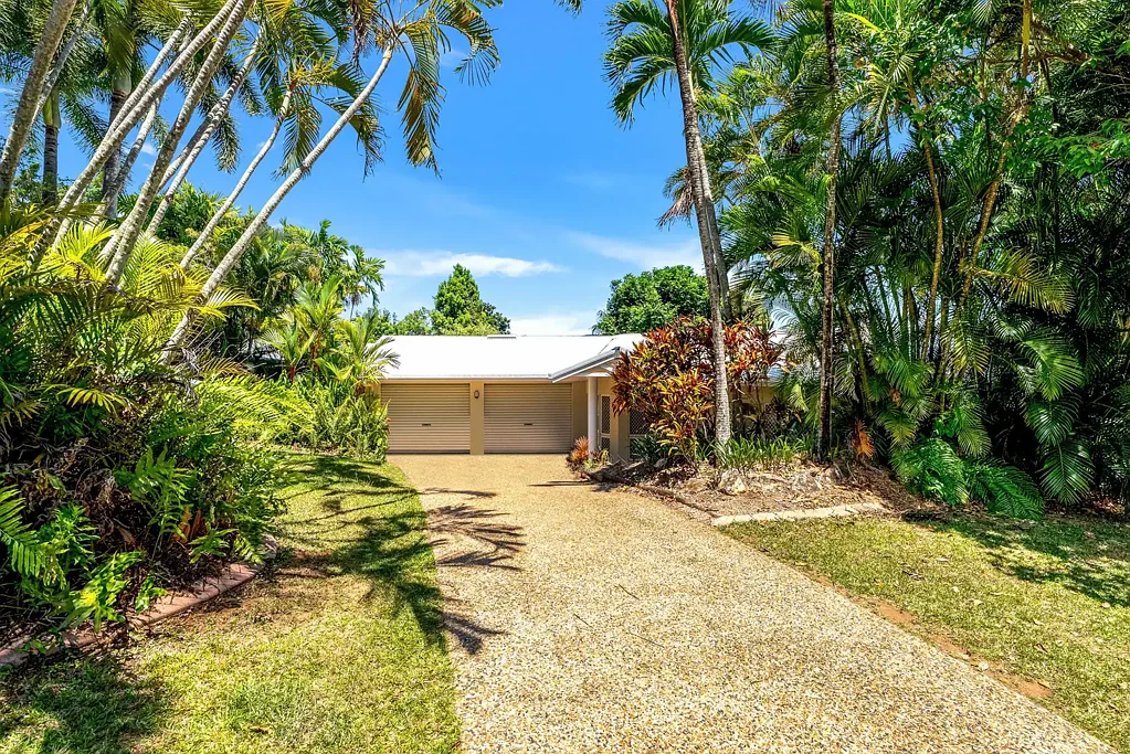 27 Summerhill Drive, Mooroobool, QLD 4870