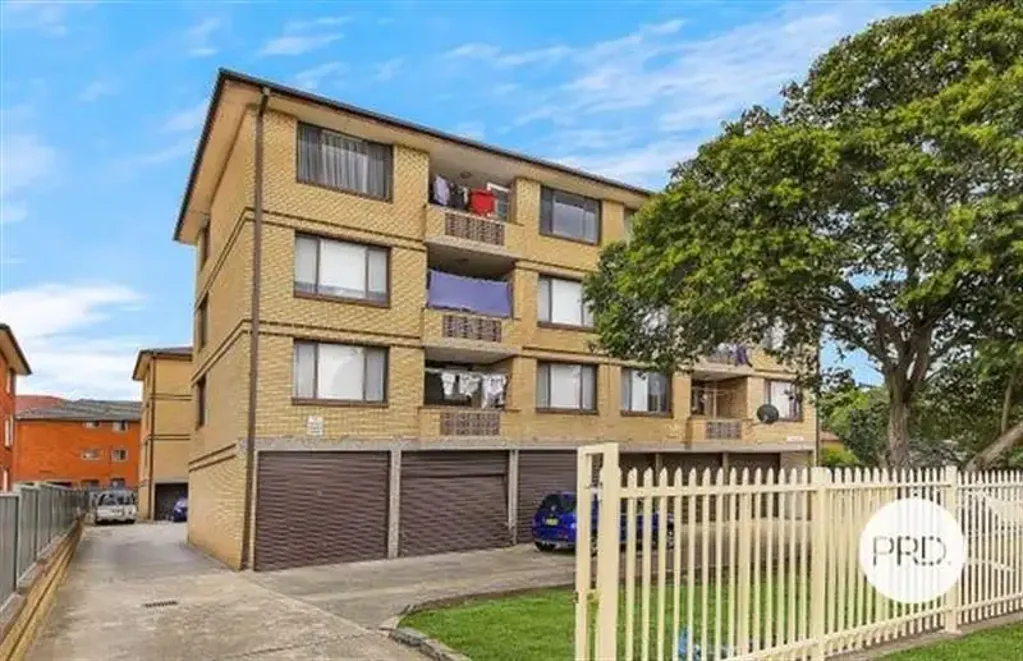Freshly Painted 2-Bedroom Unit in Liverpool!