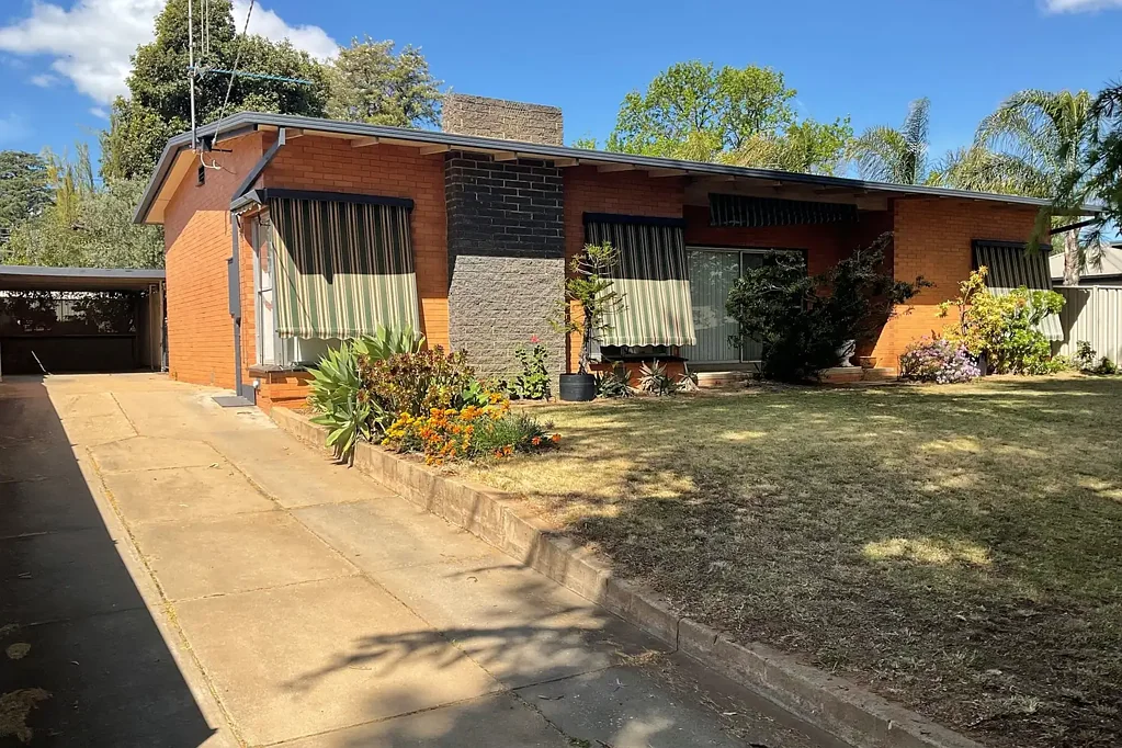 Cobram 2ਬੈੱਡਰੂਮ Charming home on expansive block near river.