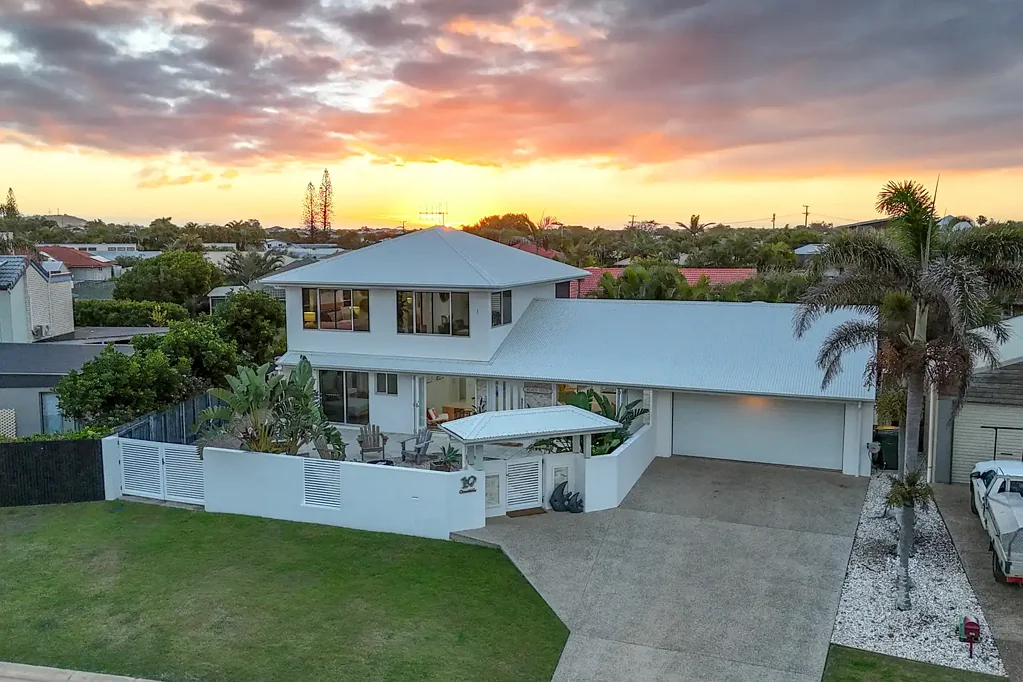 Bargara 4房  Elevated Coastal Living with Ocean Views