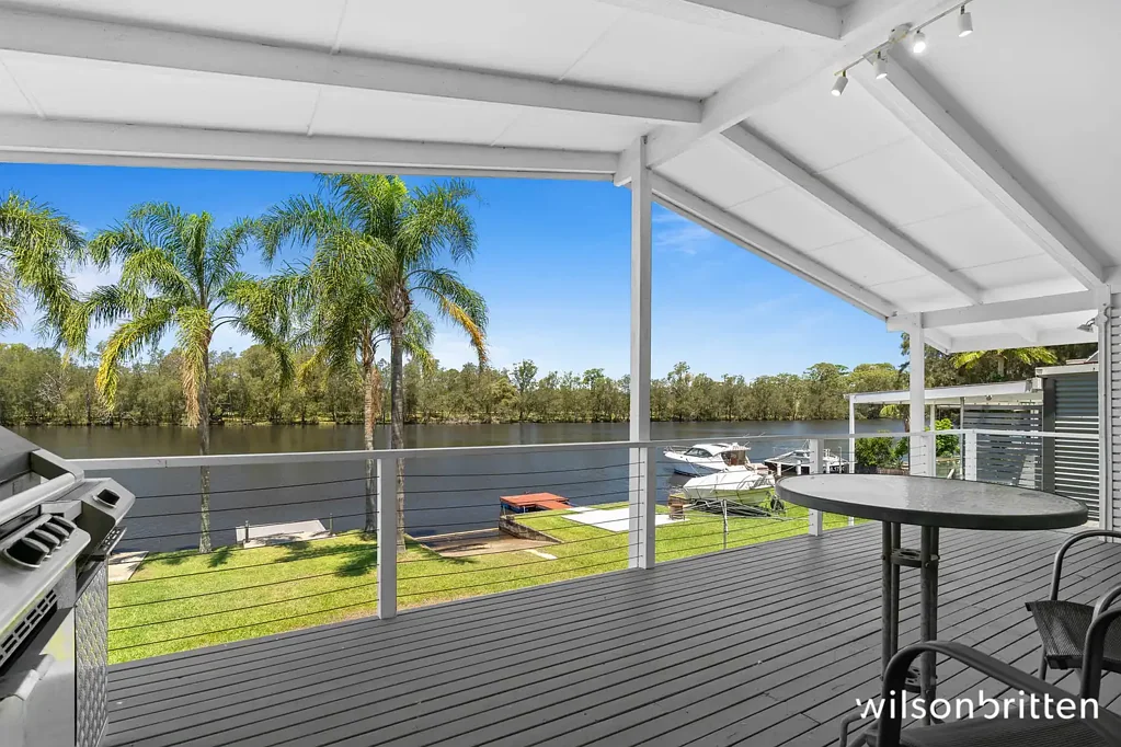 Dora Creek 4房  A Unique Dual-Living Waterfront Home with Private Jetty