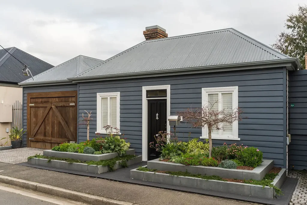 Launceston 4房  Beautifully restored cottage, vaulted ceilings, private courtyard and walkable CBD location