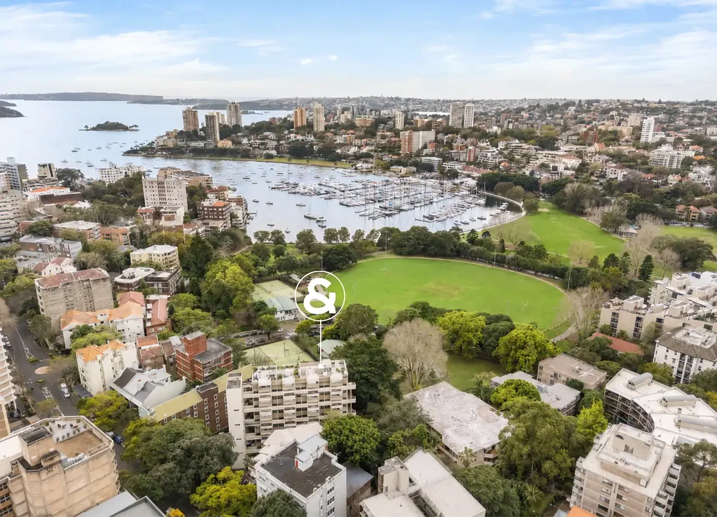 Rushcutters Bay Harry Seidler设计 底层公寓 东北朝向 明亮庭院 步行商圈 海港近邻 North-East Facing Ground-Floor Studio With You Own Private Entrance In Rushcutters Bay's Landmark 'Aquarius' Complex