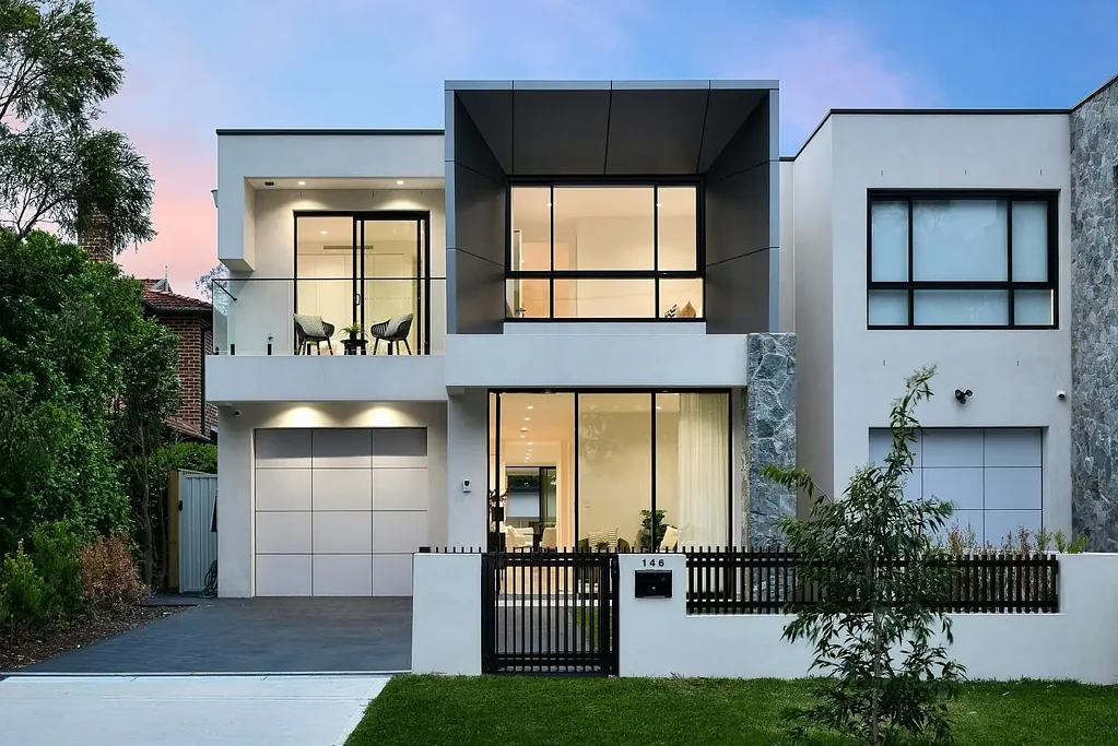 Oatley 5房 宽敞客厅采光足 厨房设备全 卧室私密高 花园景观美 Sophisticated Duplex in Whisper Quiet Location