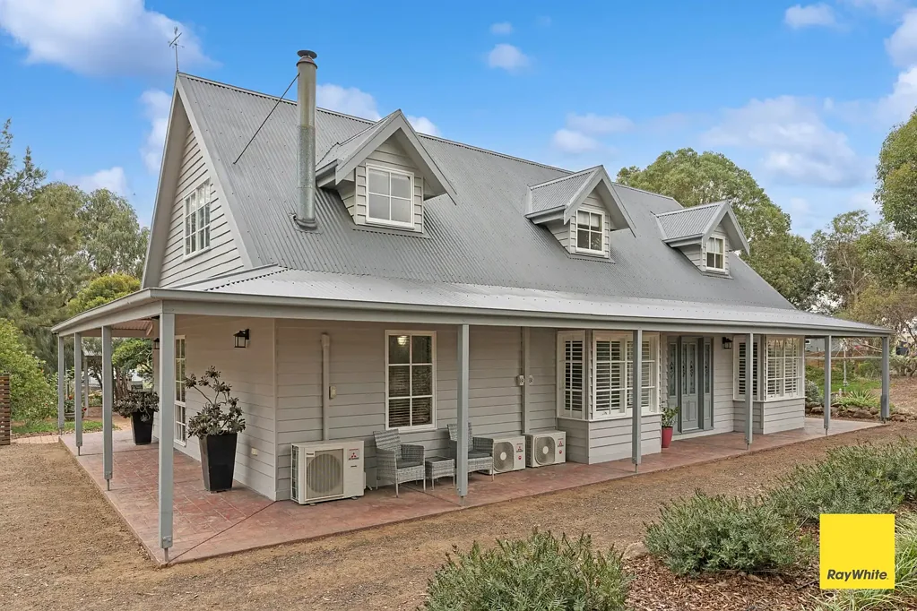 Axedale One Gum Tree - A spectacular Rural Retreat