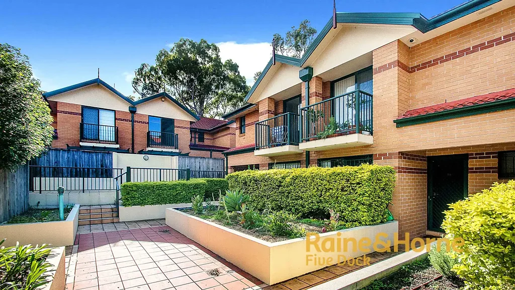 Five Dock 2غرفة نوم Stylish & Spacious Townhouse Living with Outdoor Appeal | Strata Levies $803.00 per qtr