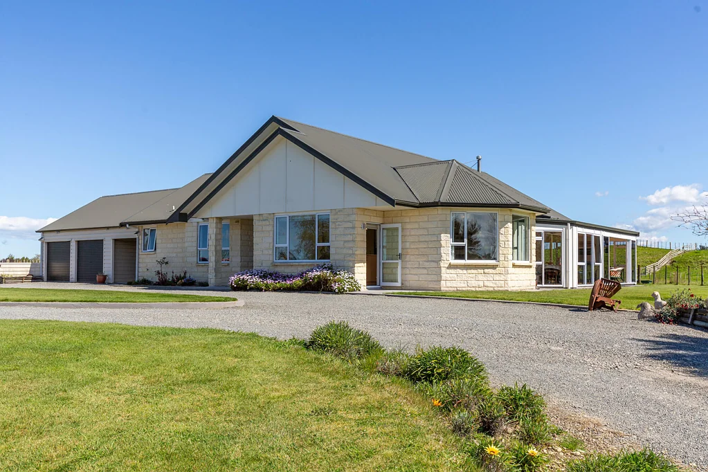 Masterton 4房  Spacious Opaki retreat with private grounds awaits