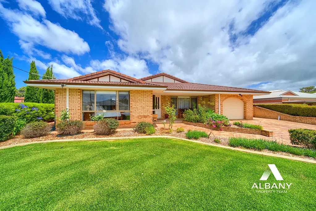 Yakamia 4房  BEAUTIFUL CITY PROPERTY - S/C FLAT POTENTIAL