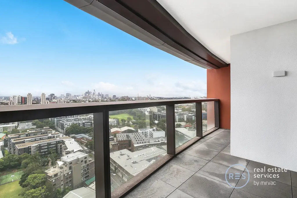 Spacious & Bright North Facing 2 Bedroom Apartment with Parking in Zetland